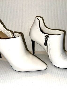 White Leather High Heel Ankle Booties with Side Zip size 7